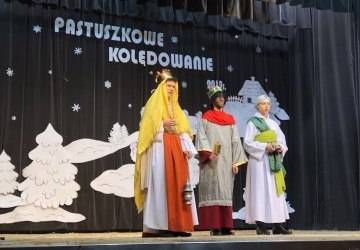 Trzej Królowie z Ptaszkowej na Pastuszkowym Kolędowaniu w Podegrodziu