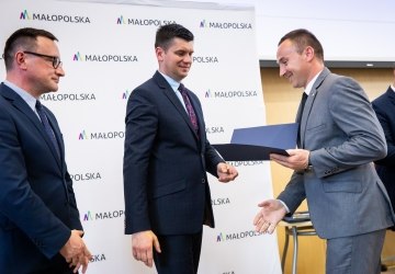 Dzięki otrzymanej promesie zmodernizujemy blisko kilometr dróg rolniczych