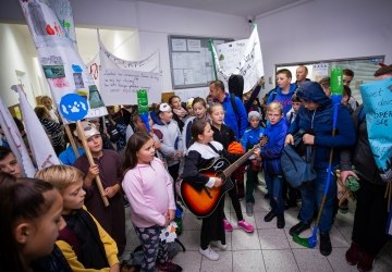 Radosny happening w urzędzie. 