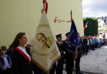 Uroczyste nadanie Sztandaru Szkole Podstawowej w Cieniawie