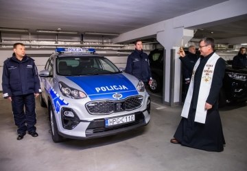 Nowy samochód dla grybowskich policjantów dofinansowany przez Gminę Grybów