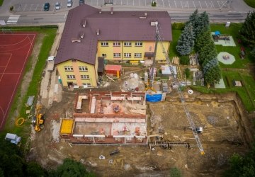 POSTĘPY PRAC ROZBUDOWY SZKOŁY POD CZUJNYM OKIEM WÓJTA
