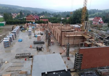 KOLEJNE ETAPY PRAC ROZBUDOWY SZKOŁY W BINCZAROWEJ